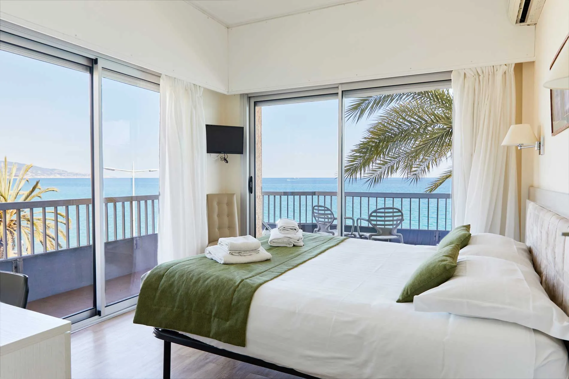 camera-vista-mare-hotel-dauphin-2